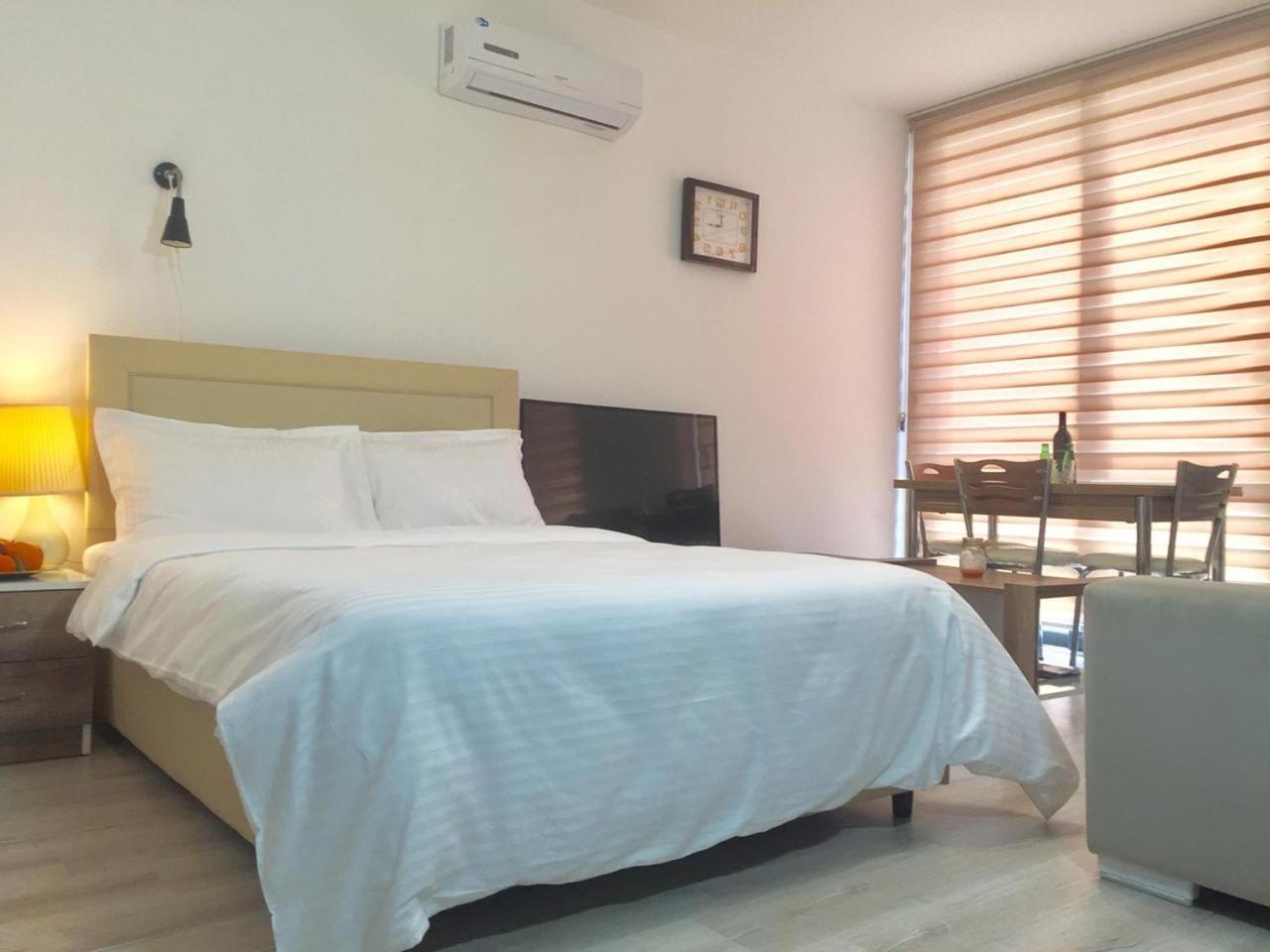 Uptown Holiday App & Pool Daily Rental Contactless Check In & Check Out Famagusta  Pokoj fotografie