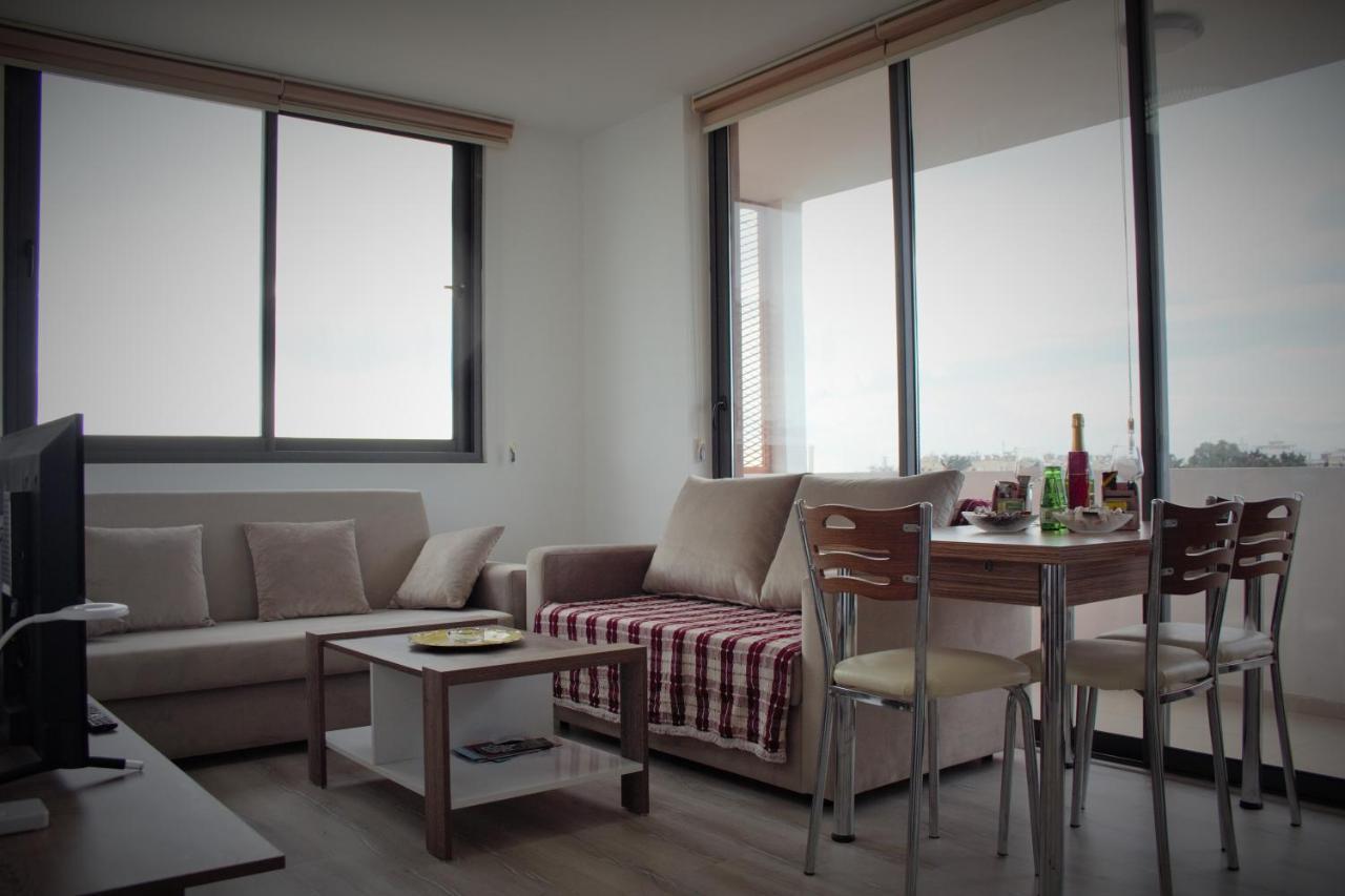 Uptown Holiday App & Pool Daily Rental Contactless Check In & Check Out Famagusta  Exteriér fotografie