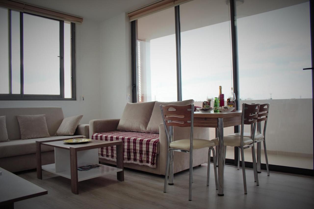 Uptown Holiday App & Pool Daily Rental Contactless Check In & Check Out Famagusta  Exteriér fotografie